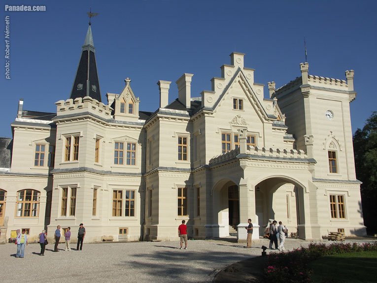 Nádasdladány, Ungari