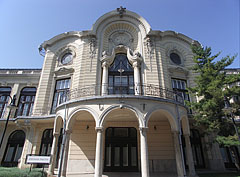 The main facade of the neo-baroque style Stefánia Palace - Budapešť, Maďarsko