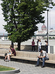 Riverside promenade in Buda, somewhere around the Buda Castle Bazaars - Budapešť, Maďarsko