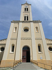 The Roman Catholic Sacred Heart of Jesus Church ("Jézus Szíve templom") - Paks, Maďarsko