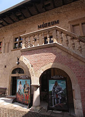 Renaissance staircase, leads to the entrance of the museum - Szerencs, Maďarsko