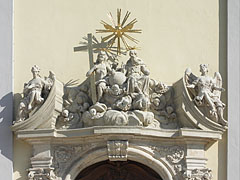 Holy Trinity statue over the door of the Inner City Parish-Church (or Downtown Parish Church) - Budapešť, Maďarsko