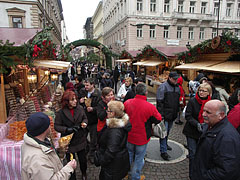 Christmas fair at the Saint Stephen's Basilica - Budapešť, Maďarsko