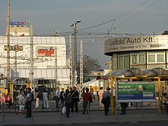 Tram and bus stops, as well as the Sugár Shopping Center (in its older, original form) - Budapešť, Maďarsko