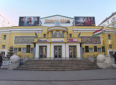 Corvin Cinema, also known as Corvin Budapest Film Palace in the Art Nouveau-Bauhaus style building - Budapešť, Maďarsko