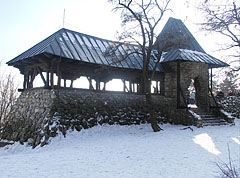 The stone Árpád (or Arpad) Lookout building - Budapešť, Maďarsko