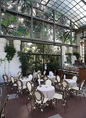 The tables of the Gundel Confectionery in the Palm House - Budapešť, Maďarsko