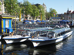 Sightseeing boats in the harbour - Amsterdam, Hollanda