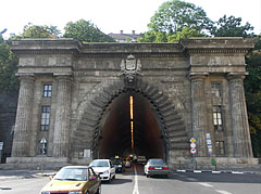 The entrance of the Buda Castle Tunnel ("Budai Váralagút") that overlooks the Danube River - Budapeşte, Macaristan