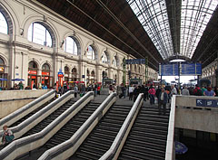 Wide stairs in the platform hall (or Great Hall) - Budapeşte, Macaristan