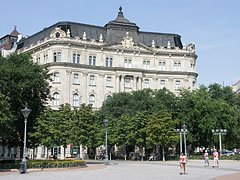 Former Dungyerszky Palace, today modern office building - Budapeşte, Macaristan