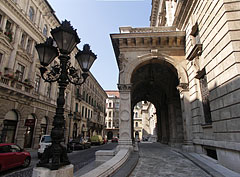 Opera House of Budapest, a streetlight and a side entrance - Budapeşte, Macaristan