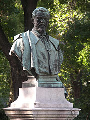 Bronz half-length statue of the Hungarian mining engineer Vilmos Zsigmondy - Budapeşte, Macaristan
