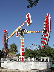 The Sky Flyer attraction of the amusement park - Budapeşte, Macaristan