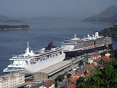 Docked cruise ships in Gruž harbour (the main port of Dubrovnik) - Dubrovnik, Hırvatistan