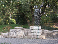 "Sea-breeze of Lake Balaton", statue on the panorama promenade - Fonyód, Macaristan