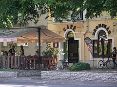 Café Promenad (coffee bar) - Jászberény, Macaristan