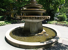 Centennial fountain (or Centenary fountain) - Kiskunfélegyháza, Macaristan