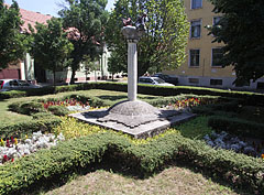 Small park in the square at the musical school - Kiskunfélegyháza, Macaristan