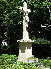 The so-called "Cross of Baranya" stone crucifix in the park - Siófok, Macaristan