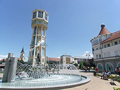 The fountain and the Water Tower on an extra wide angle photo - Siófok, Macaristan