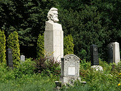 Gravestone and memorial of Bertalan Székely Hungarian painter, as well as other tombs in the Reformer Protestant cemetery - Szada, Macaristan