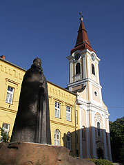 The Roman Catholic Assumption Church and the bronze statue of St. Stephen I. of Hungary - Tapolca, Macaristan