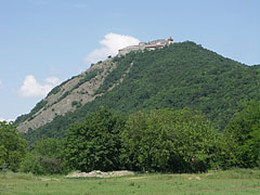 Upper Castle of Visegrád on the top of Castle Hill (Várhegy) - Visegrád, Macaristan