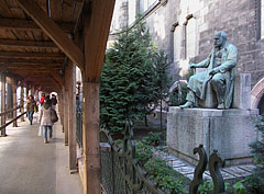 Wooden scaffolding and the statue of Ödön Lechner Hungarian architect at the Museum of Applied Arts - Budapesta, Ungaria