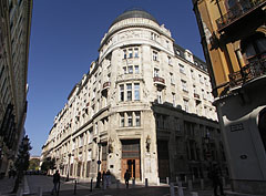 The eclectic-secessionist-modern style palace of the former Hungarian General Credit Bank (today it is the Ministry of National Economic Affairs) - Budapesta, Ungaria