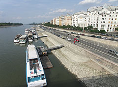 Riverbank of the Danube at Újlipótváros neighborhood, viewed from the Margaret Bridge - Budapesta, Ungaria