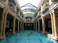 The indoor swimming pool of the Gellért Bath - Budapesta, Ungaria