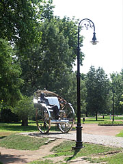 The metal sculpture called "Homecoming - Gyula Krúdy" and a lamp post at the edge of a park - Nyíregyháza, Ungaria