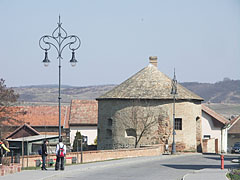 Both the brick wall and the circular bastion-museum are remained parts of the former Castle of Szécsény - Szécsény, Ungaria