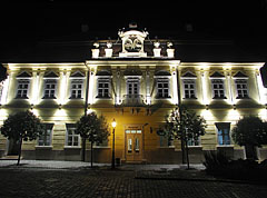 The "zopf" (neoclassical late baroque) style Pósa House in the evening - Veszprém, Ungaria