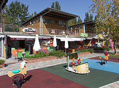 Buffets, cafés, brasseries and a mini playground in Esterházy Beach - Balatonfüred, Hungria