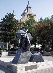 Abstract grey marble sculpture in memory of Gábor Sztehlo evangelical pastor (1909-1974) - Budapeste, Hungria