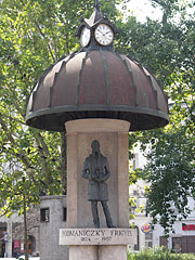 Statue of Frigyes Podmaniczky Hungarian politician and writer - Budapeste, Hungria