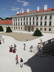 weddign photography at the grand staircase of the Esterházy Palace - Fertőd, Hungria