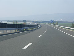 The M6 motorway somewhere between Decs and Szekszárd - Szekszárd, Hungria