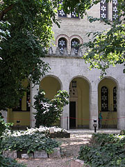 The inner courtyard of the Dohány Street Synagogue, including a park and a cemetery - Budapest, Ungheria