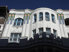 Rampage of the secession (Art Nouveau) style over the Paris, Texas Café - Budapest, Ungheria