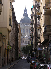 The St. Stephen's Basilica can be seen at the end of the street - Budapest, Ungheria