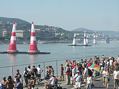 Crowd on the riverside embankment of Pest, on the occasion of the Red Bull Air Race - Budapest, Ungheria