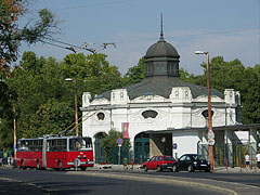 The white monumental building is an old merry-go-round, it belongs to the Budapest Amusement Park ("Budapesti Vidám Park") - Budapest, Ungheria