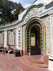 The decorative retaining wall around the wave pool - Budapest, Ungheria