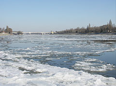 The view of the icy Danube River to the direction of the Árpád Bridge - Budapest, Ungheria