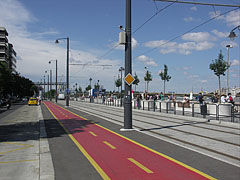 Bike path and tram track by the River Danube at the Batthyány Square - Budapest, Ungheria