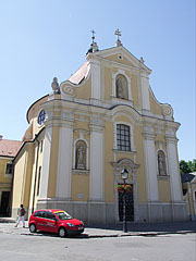 The main facade of the baroque style Carmelite Church - Győr, Ungheria