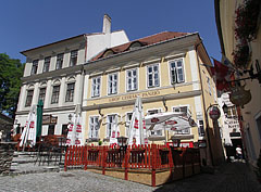 A neoclassical house from around 1820, and next to it there is a 19th-century-built eclectic style residental building (currently Gróf Cziráky Pension) - Győr, Ungheria